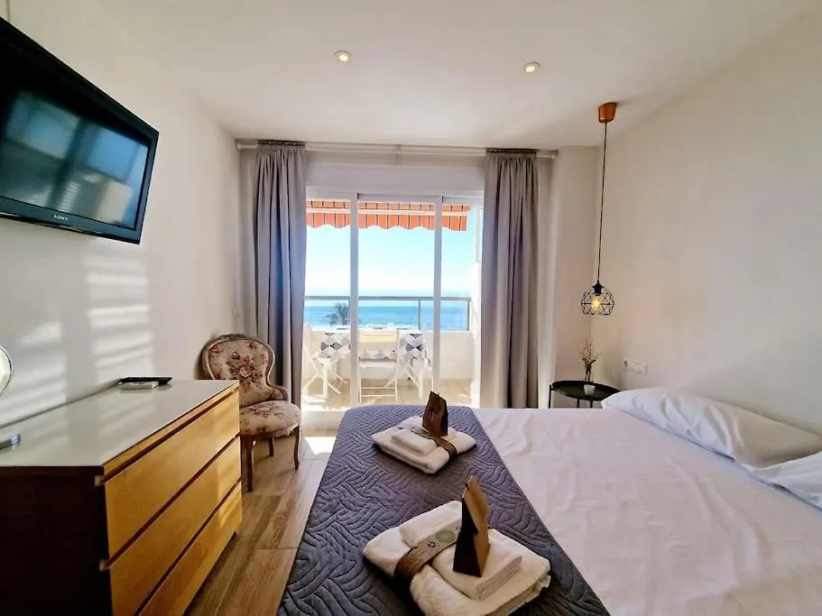 Beachfront Dream: Prime Location With Sea Views Fuengirola 0*,  Spanyolország