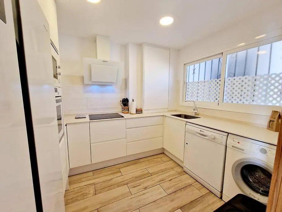 Beachfront Dream: Prime Location With Sea Views Fuengirola 0*,  Spanyolország