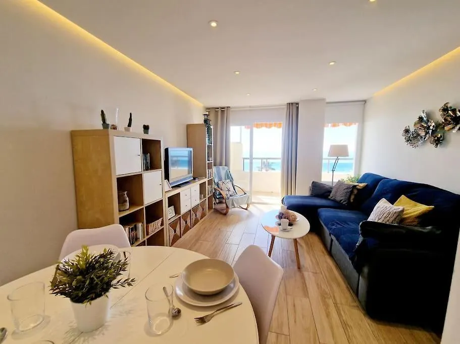 Beachfront Dream: Prime Location With Sea Views Fuengirola 0*,  Spanyolország
