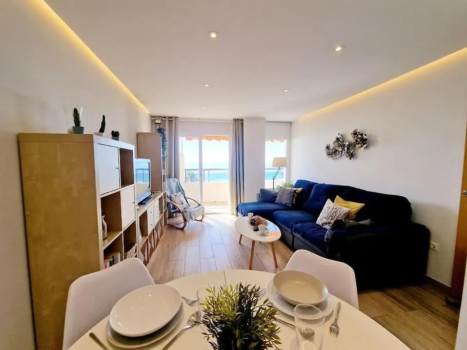 Beachfront Dream: Prime Location With Sea Views Fuengirola Apartment