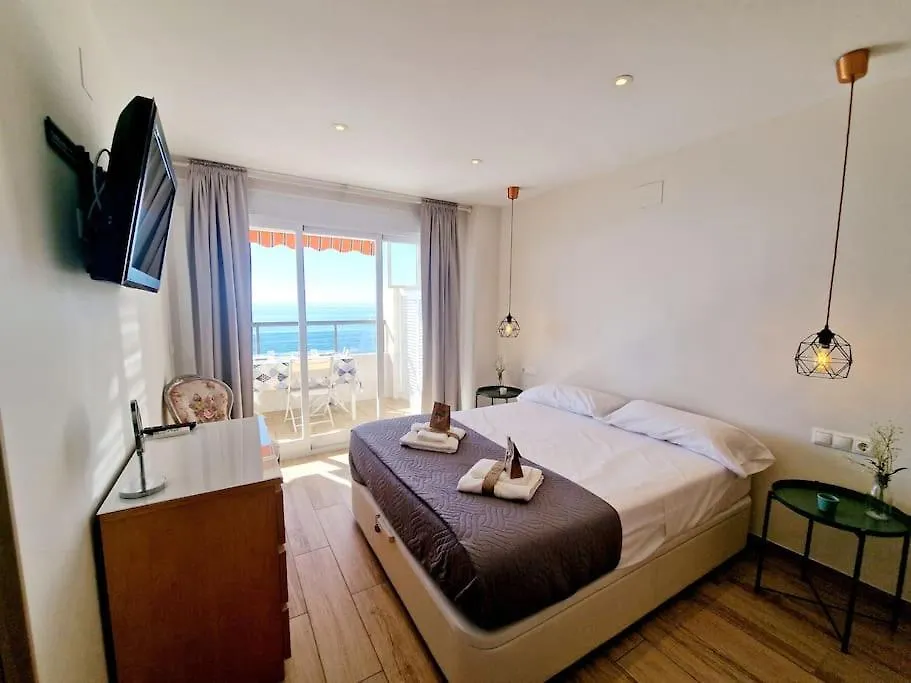 Apartment Beachfront Dream: Prime Location With Sea Views Fuengirola