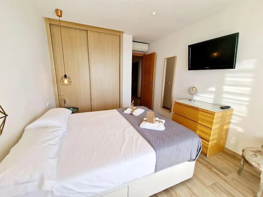 Beachfront Dream: Prime Location With Sea Views Fuengirola Apartment